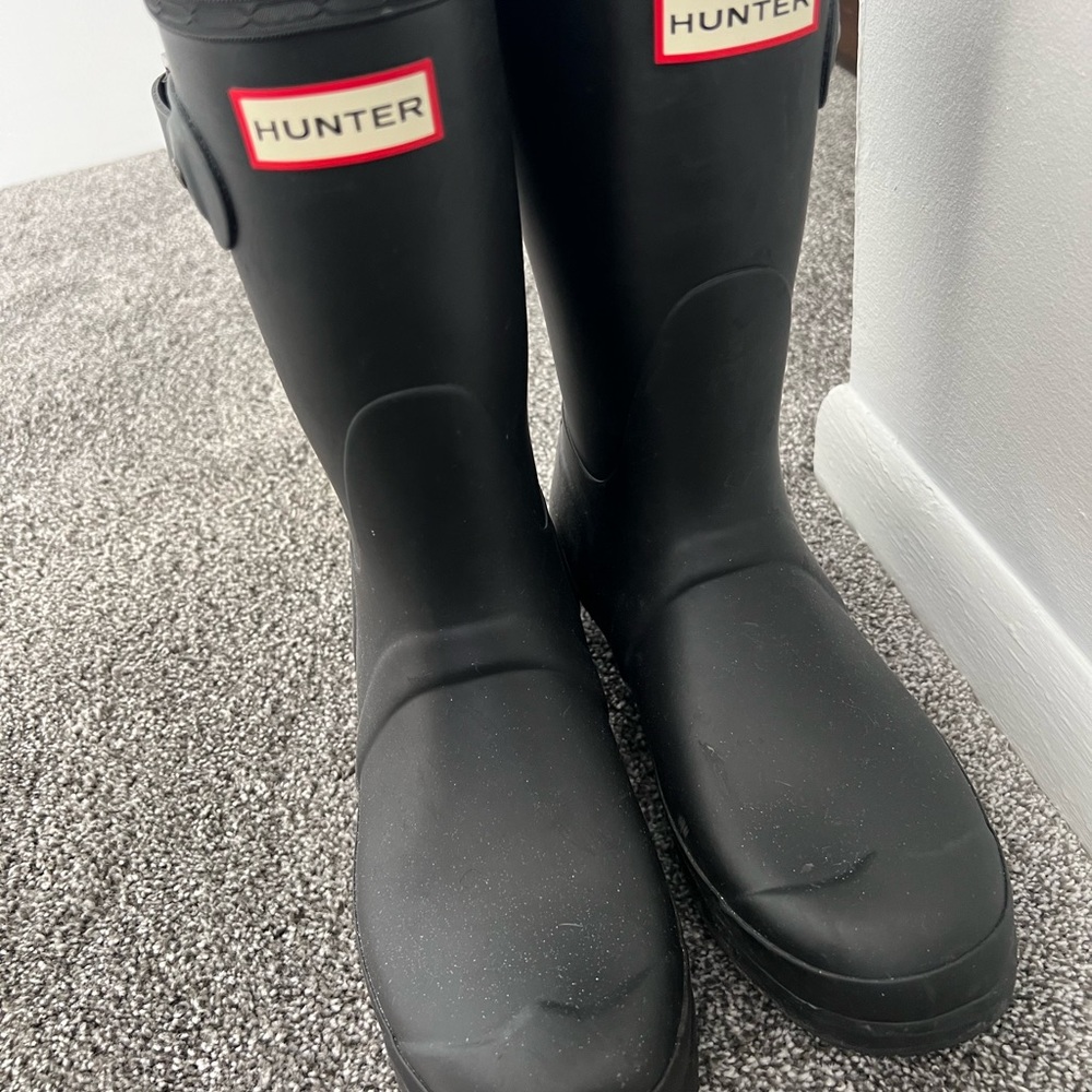 LIKE NEW WOMENS HUNTER BOOTS